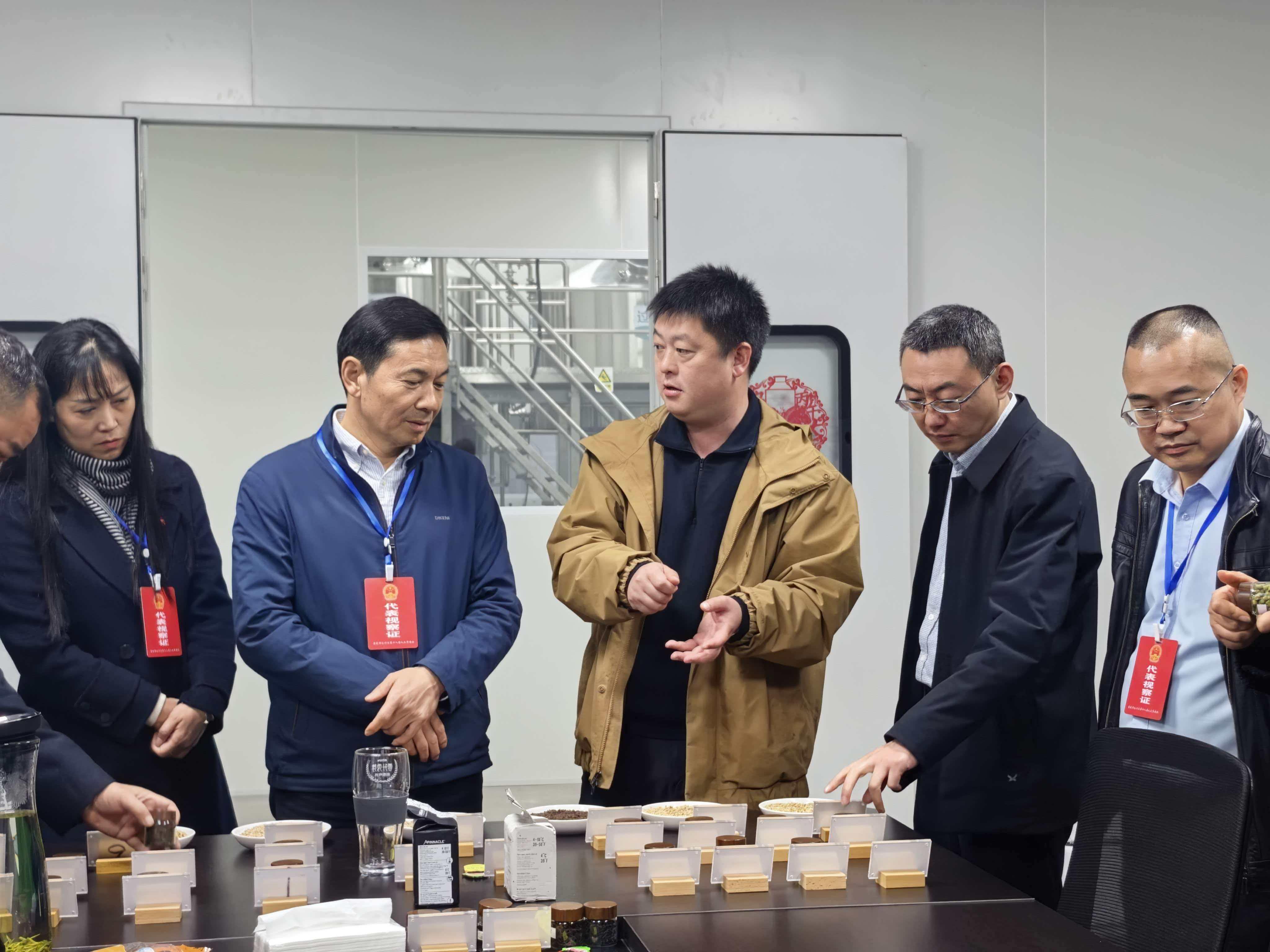 区人大常委会副主任罗朝友到重庆云酿啤酒有限公司调研知识产权强市建设工作。